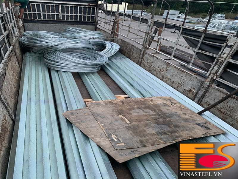 Thep tron tron ma kem gia re Vinasteel vn